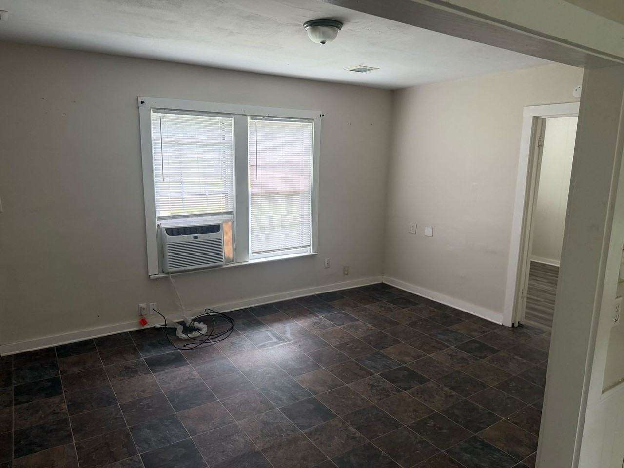 3645 Lee Dr - Photo 5 of 9