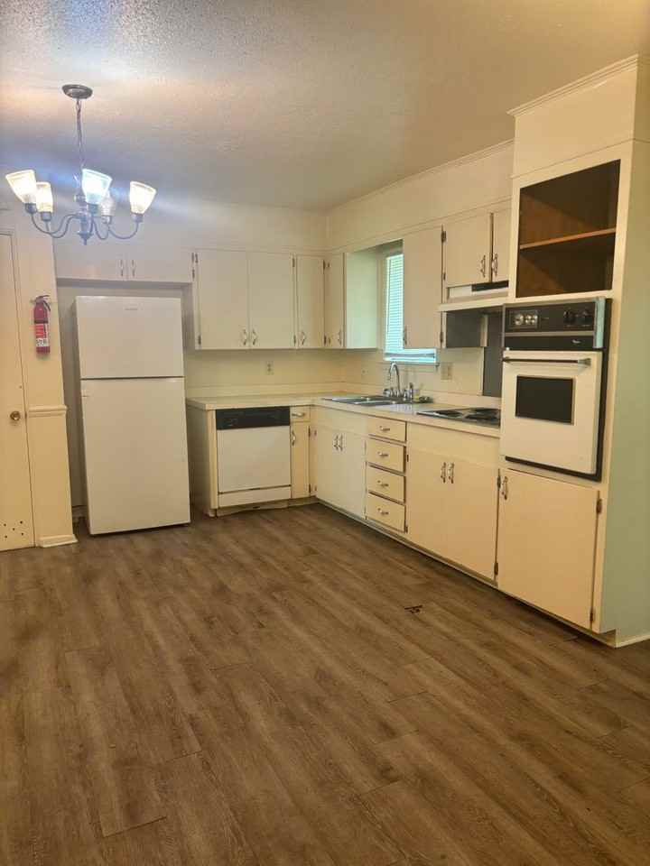 1745 Woody Dr - Photo 2 of 12
