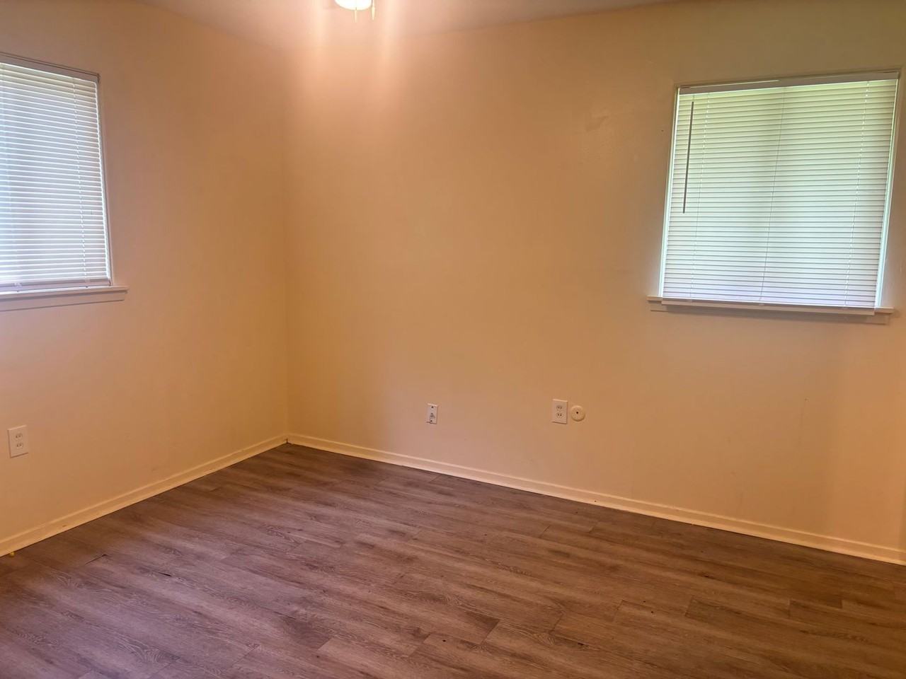 1745 Woody Dr - Photo 5 of 12