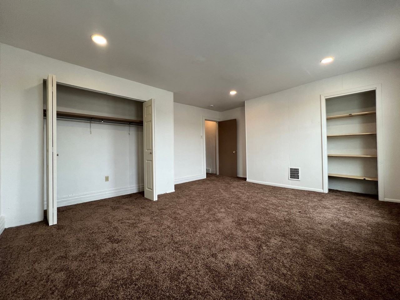 902 Gibson St - Photo 4 of 20