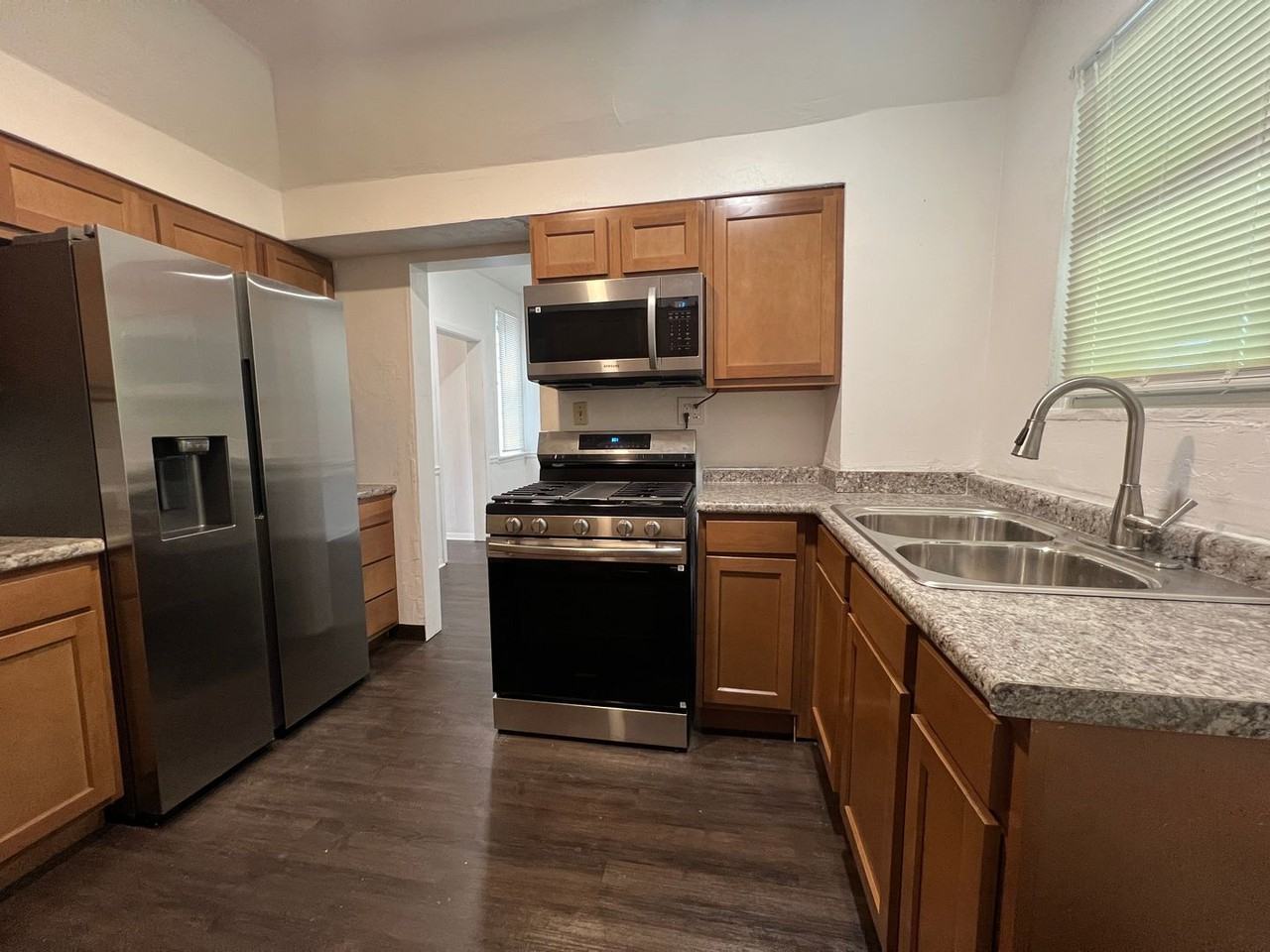 902 Gibson St - Photo 5 of 20