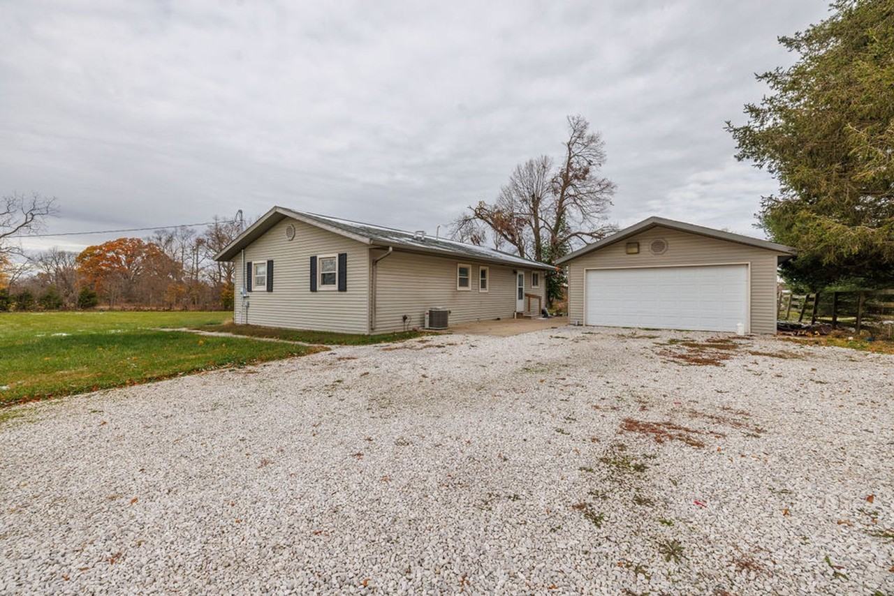 7255 S Burch Rd - Photo 2 of 8