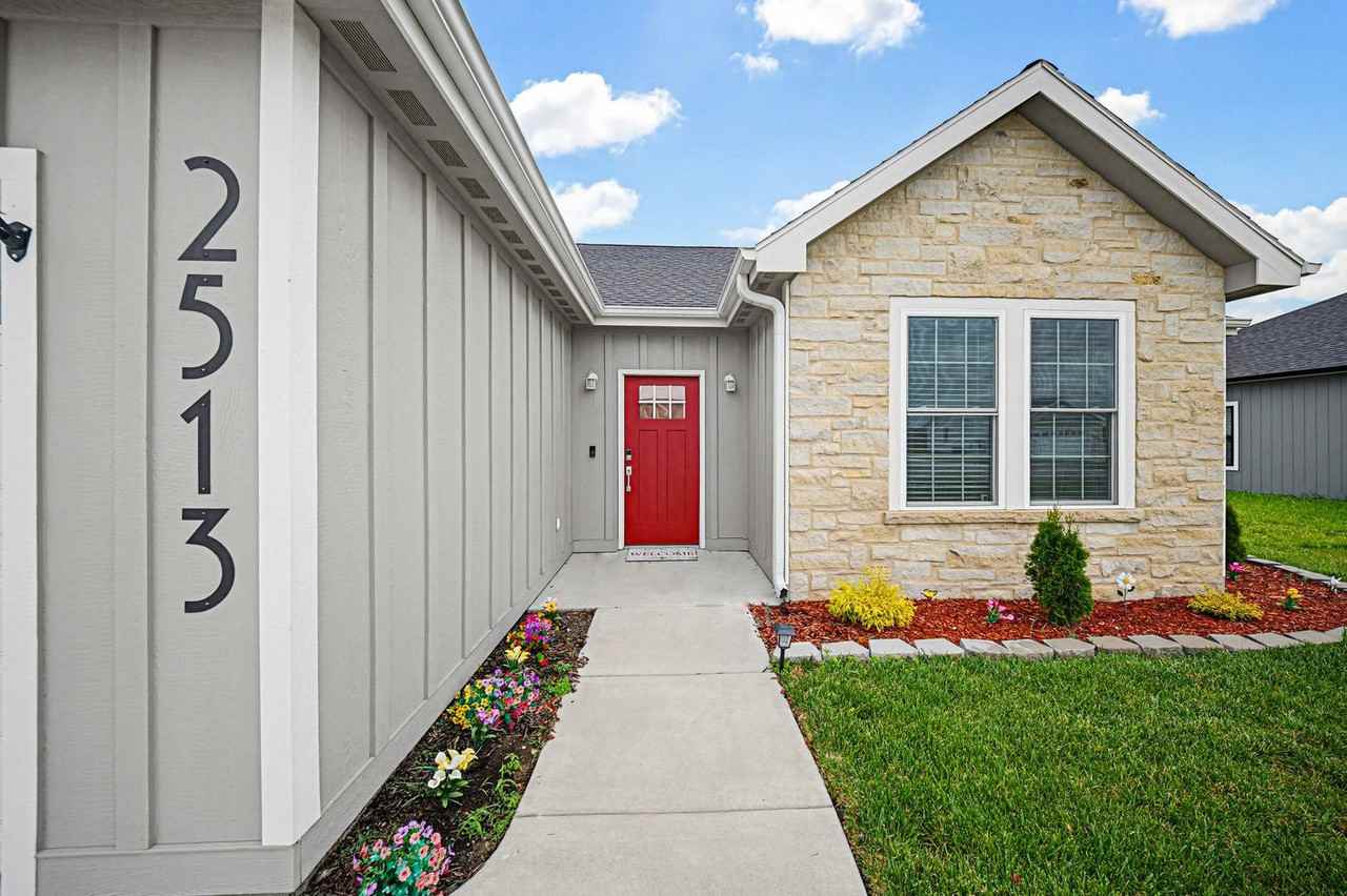 2513 Wren Ln - Photo 2 of 47