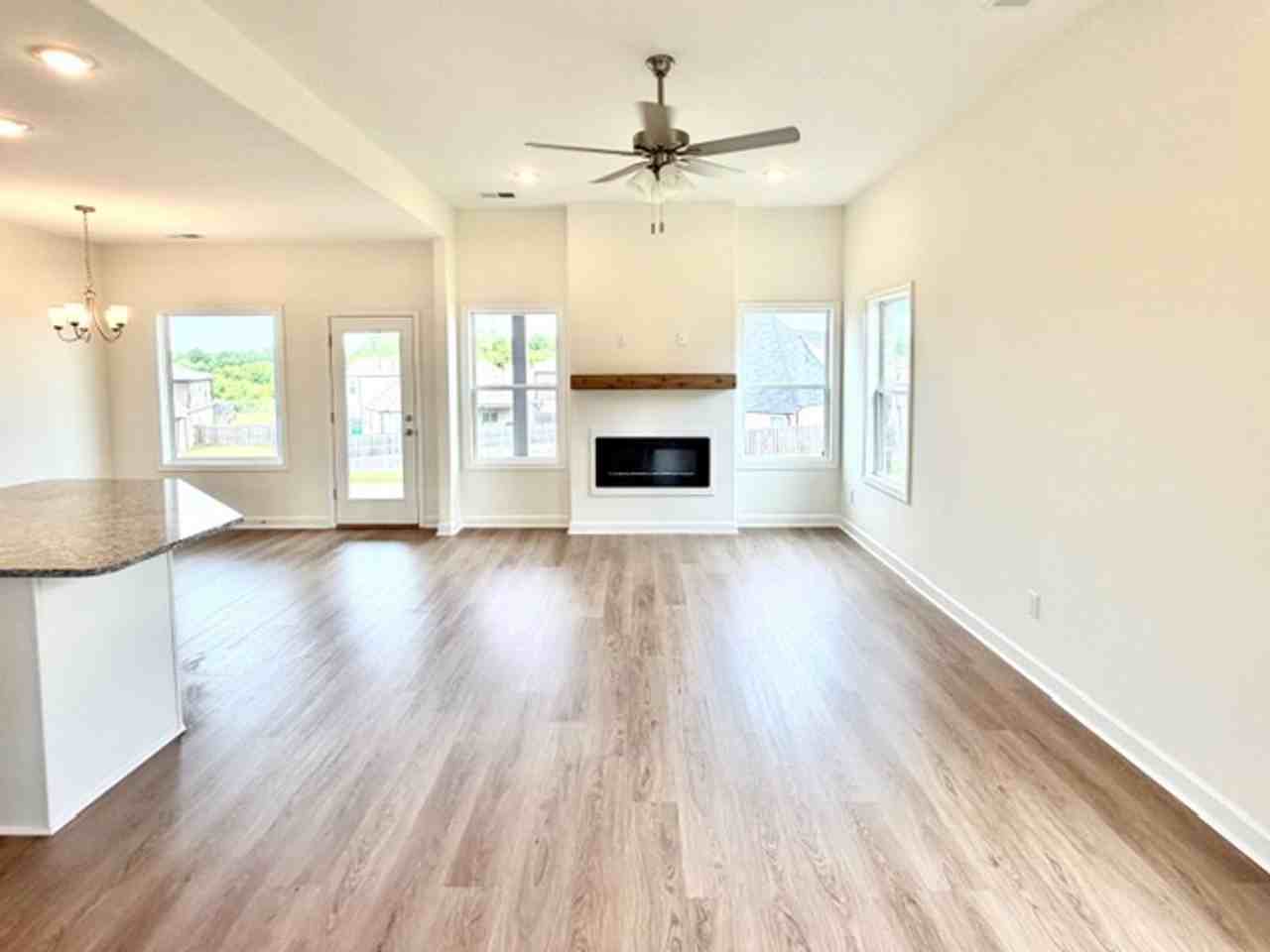 80 Hughetta St N - Photo 2 of 10