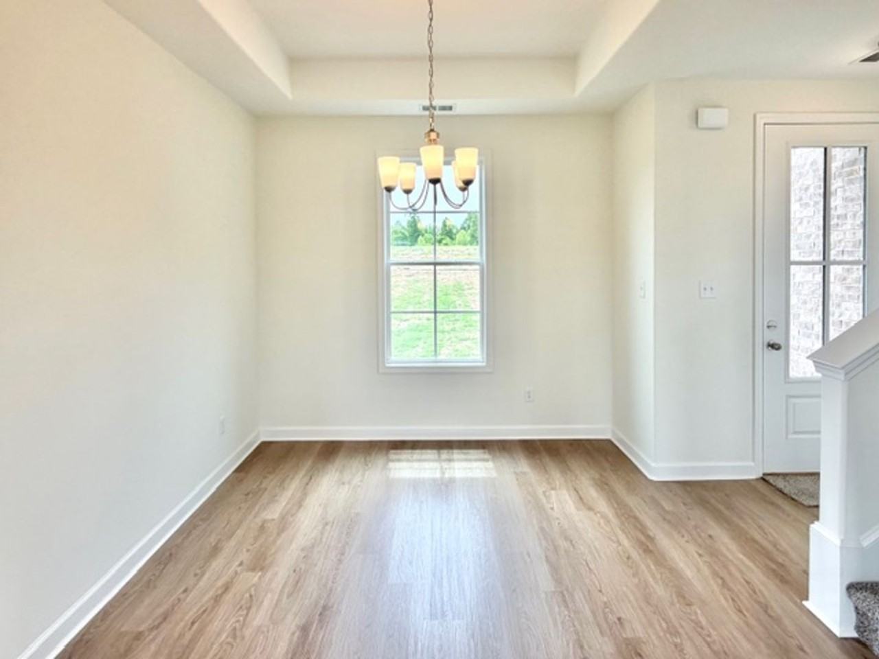 80 Hughetta St N - Photo 5 of 10