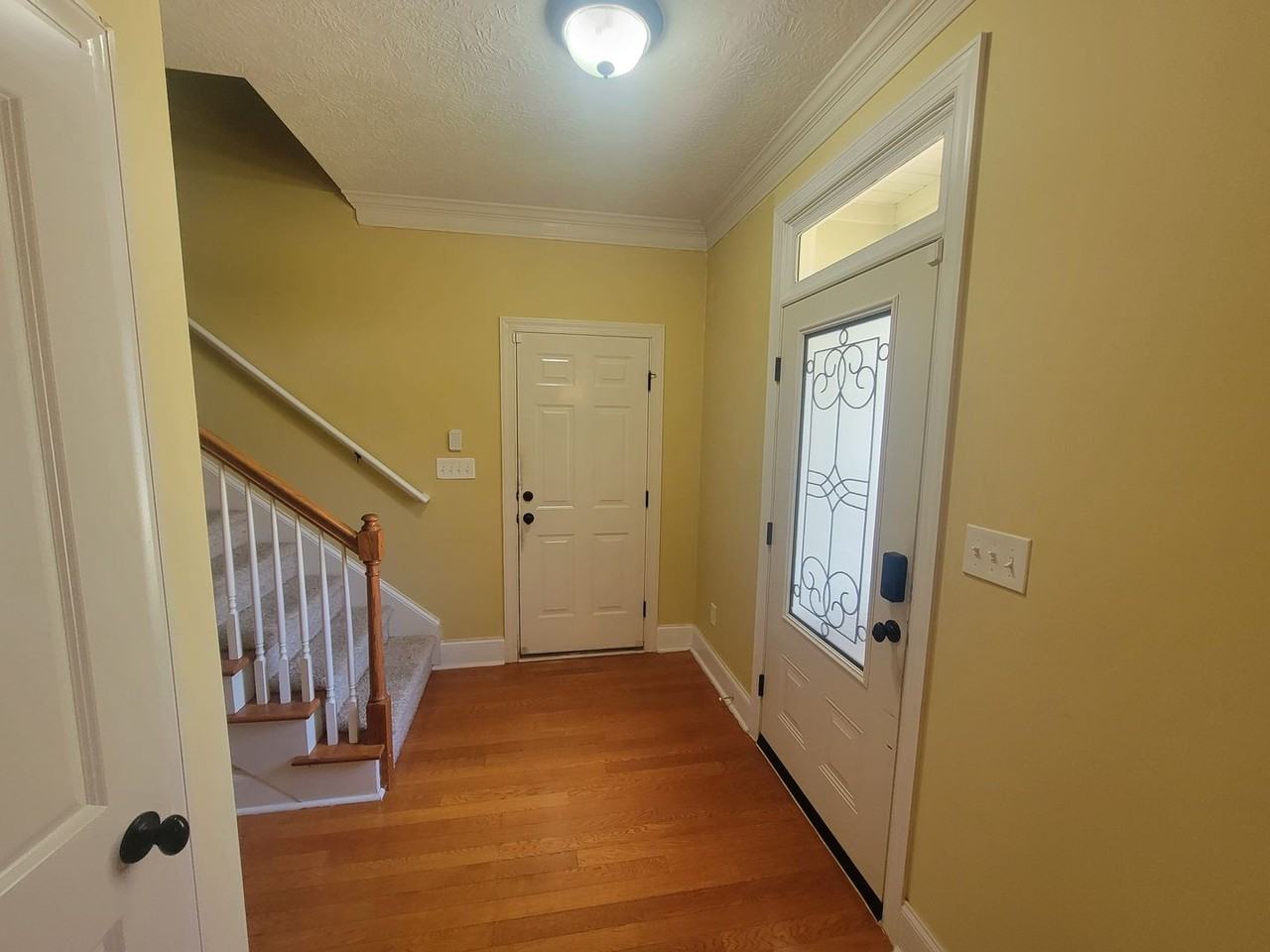 1010 Barrett Dr - Photo 3 of 28