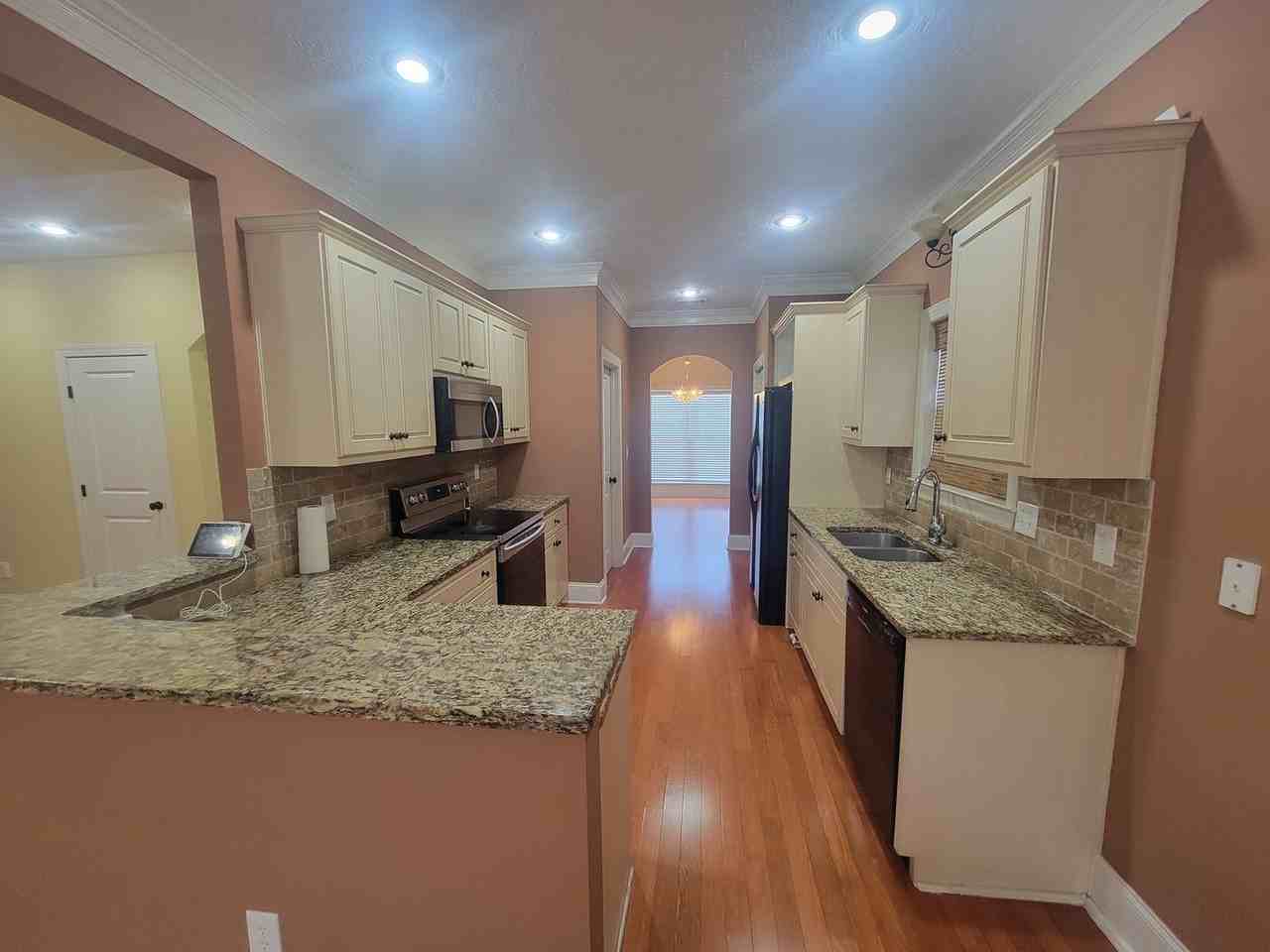 1010 Barrett Dr - Photo 5 of 28