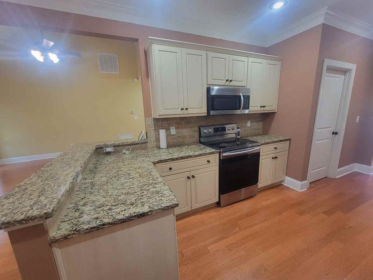 1010 Barrett Dr - Photo 6 of 28