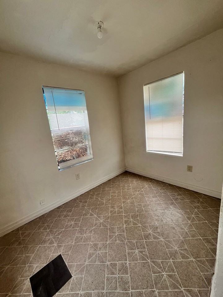206 Spruce St - Photo 7 of 15