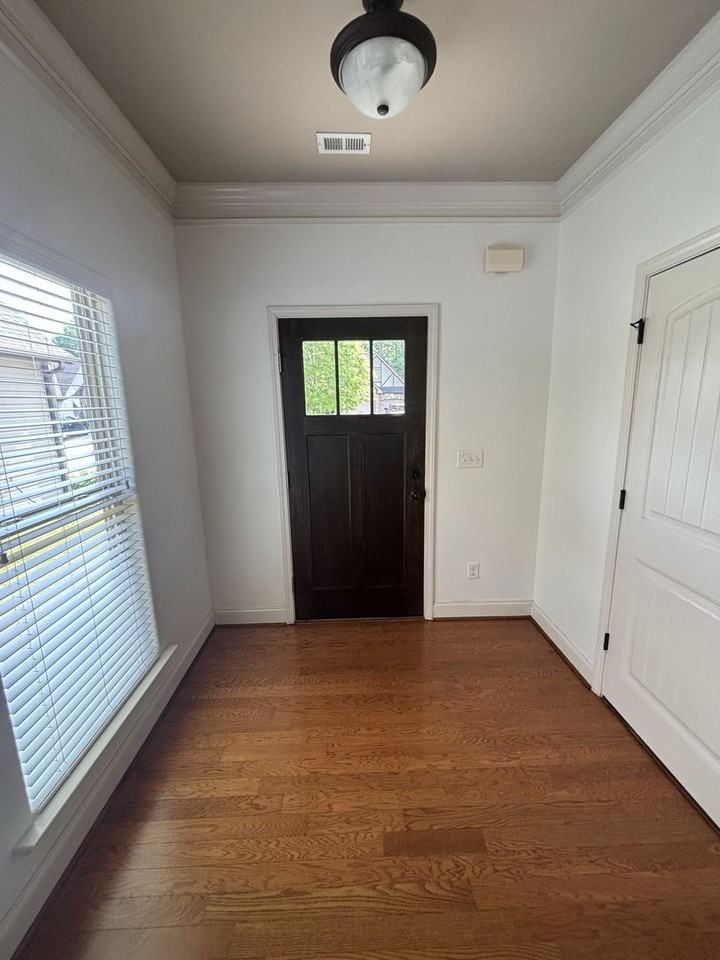 182 Sharpe St - Photo 2 of 35