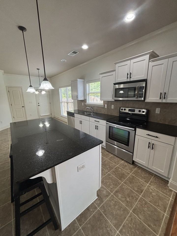 182 Sharpe St - Photo 6 of 35