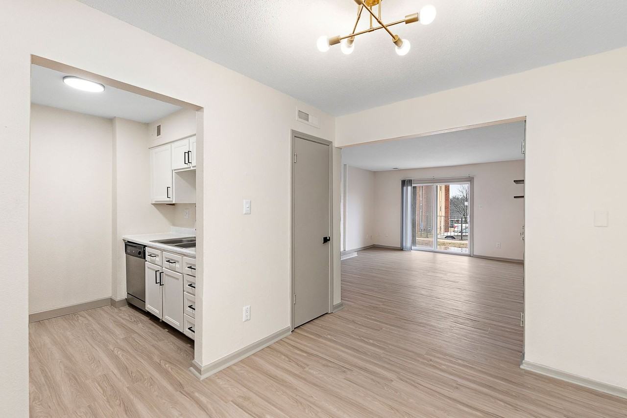 Oval Spring Apartments - Photo 4 of 30