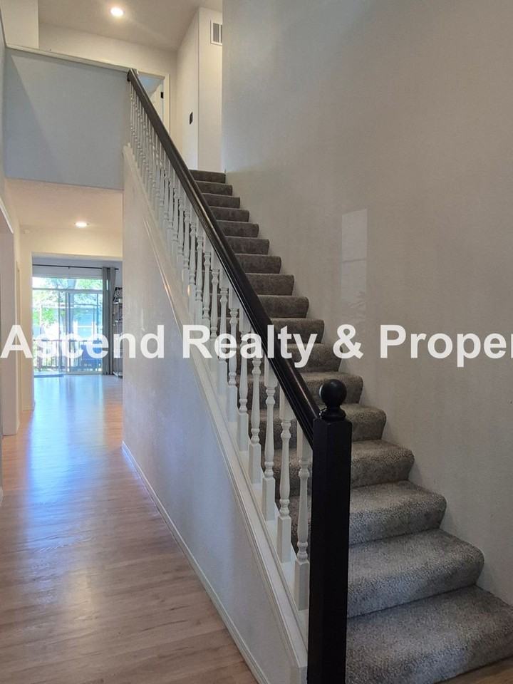 4197 Nw 126th Ave - Photo 2 of 37
