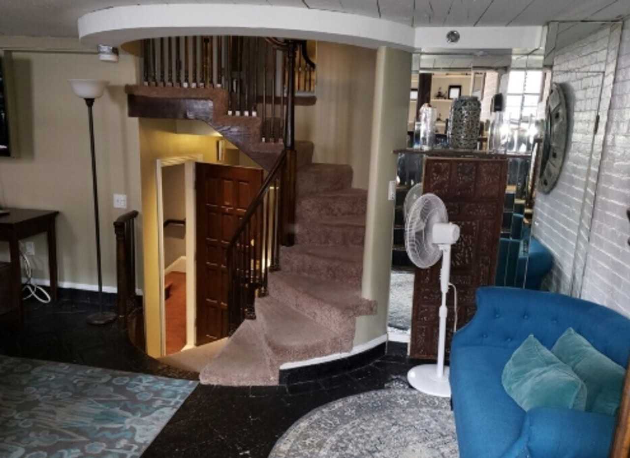 113 Beacon St - Photo 6 of 9