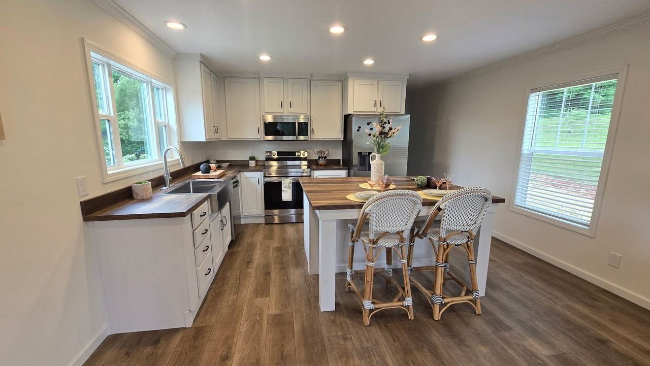 557 Monteith Branch Rd - Photo 5 of 18