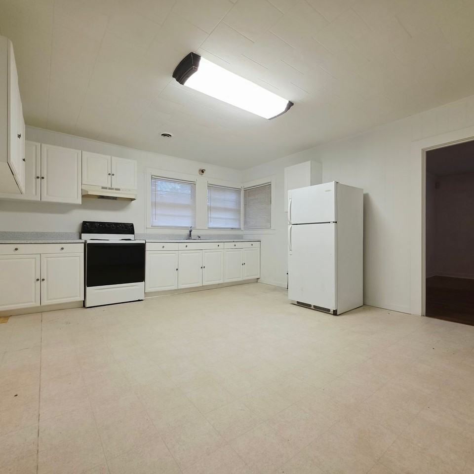 306 11th St - Photo 3 of 7