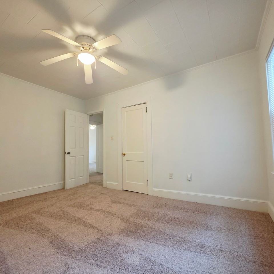 306 11th St - Photo 5 of 7