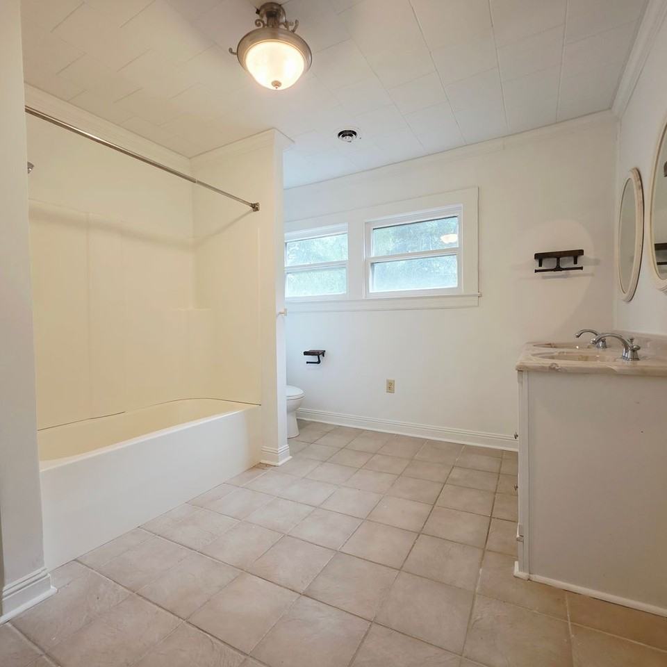 306 11th St - Photo 7 of 7