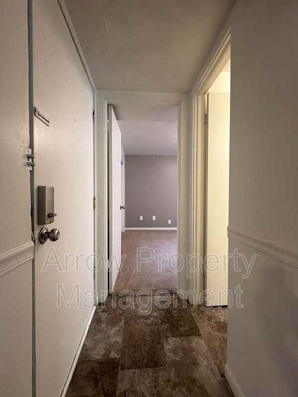 1438 S 20th St - Photo 4 of 8