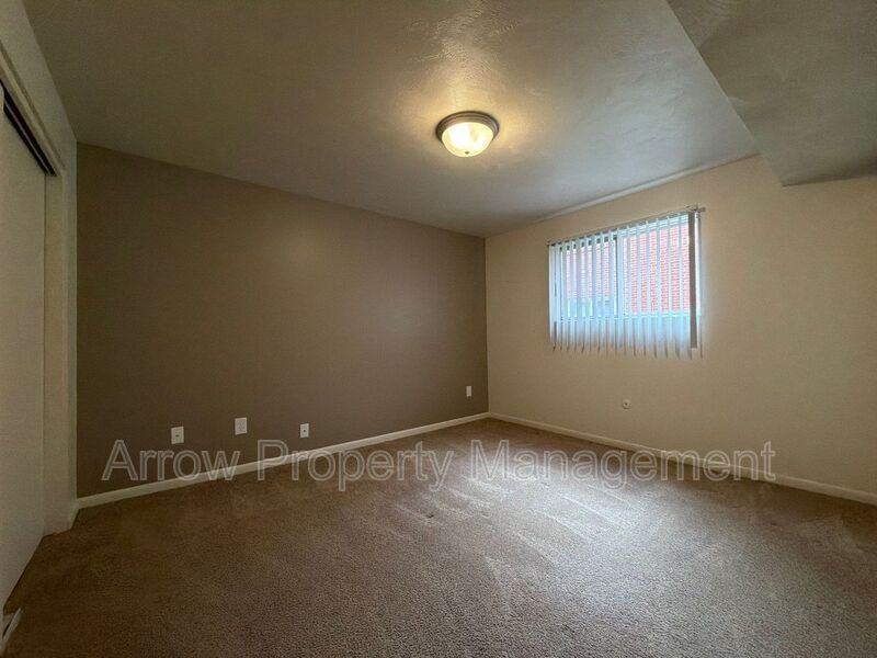 1438 S 20th St - Photo 6 of 8
