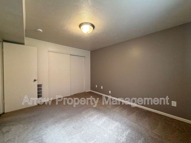 1438 S 20th St - Photo 7 of 8