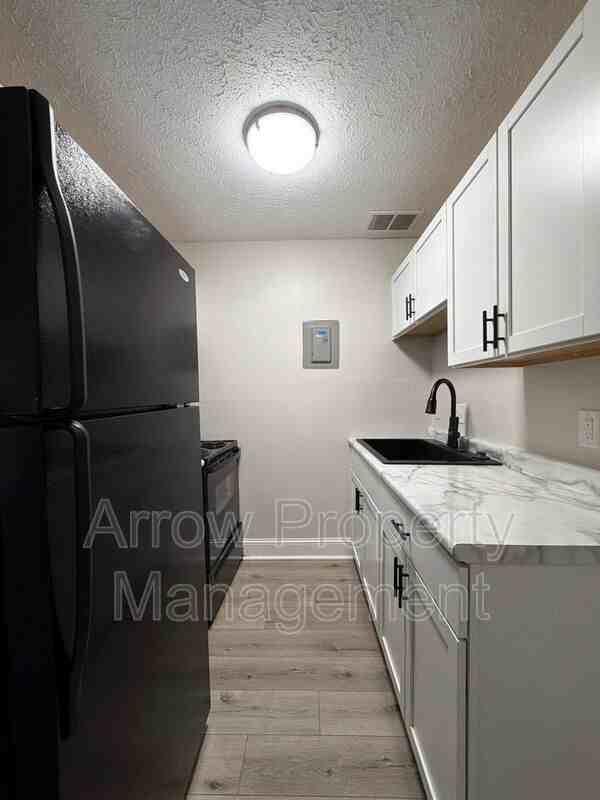 1215 E St - Photo 2 of 8