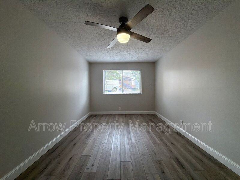 1215 E St - Photo 3 of 8