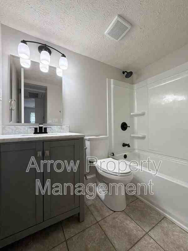 1215 E St - Photo 5 of 8