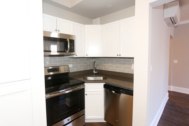 W Lakeside Pl & N Clarendon Ave - Photo 2 of 15