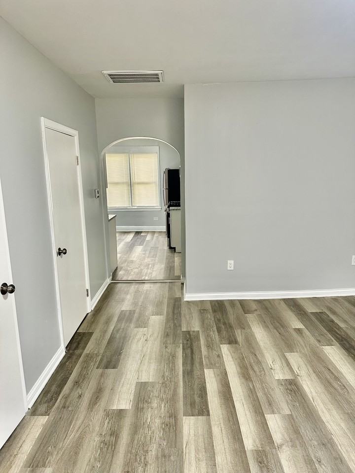 1917 West 21st - Photo 2 of 16