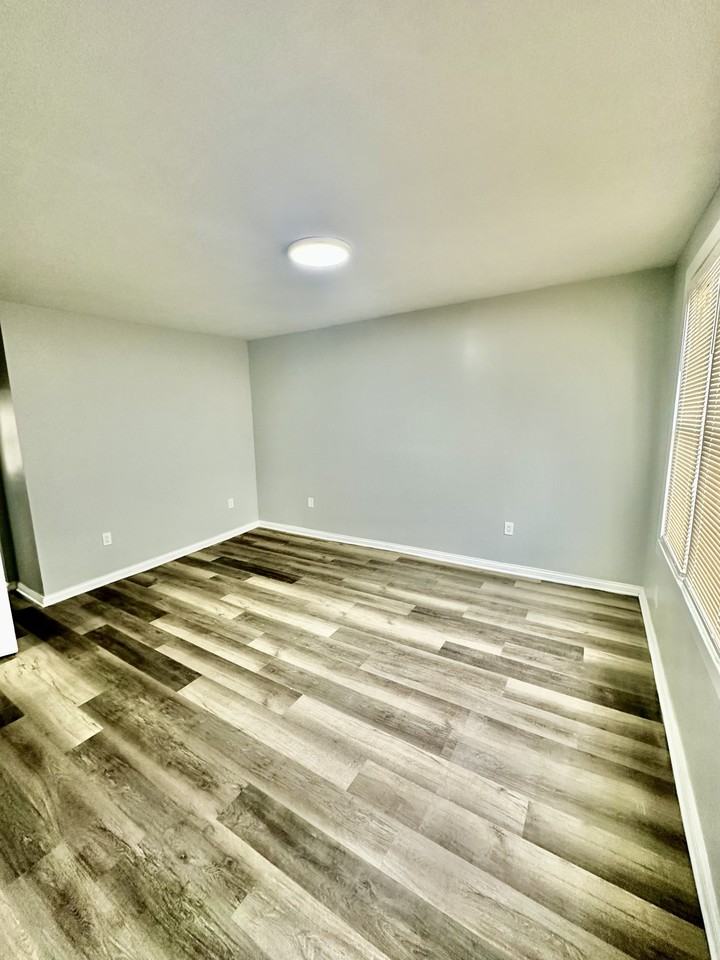 1917 West 21st - Photo 3 of 16
