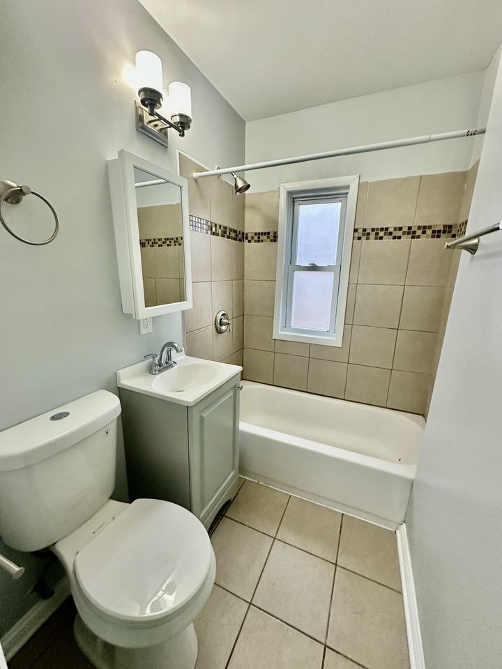 1917 West 21st - Photo 4 of 16