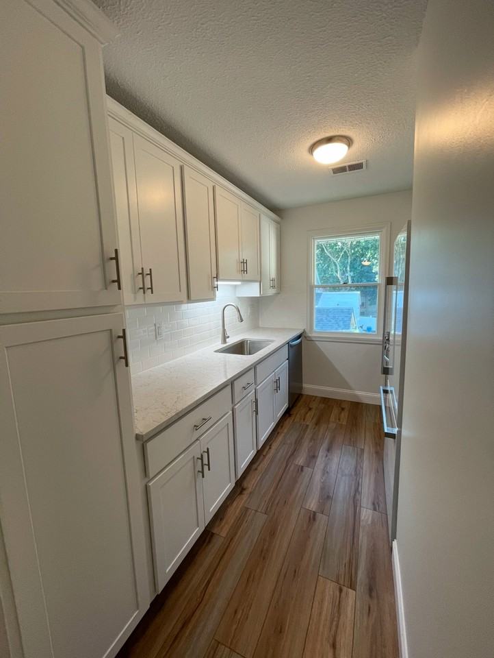 105 East Sands Street - Photo 2 of 13