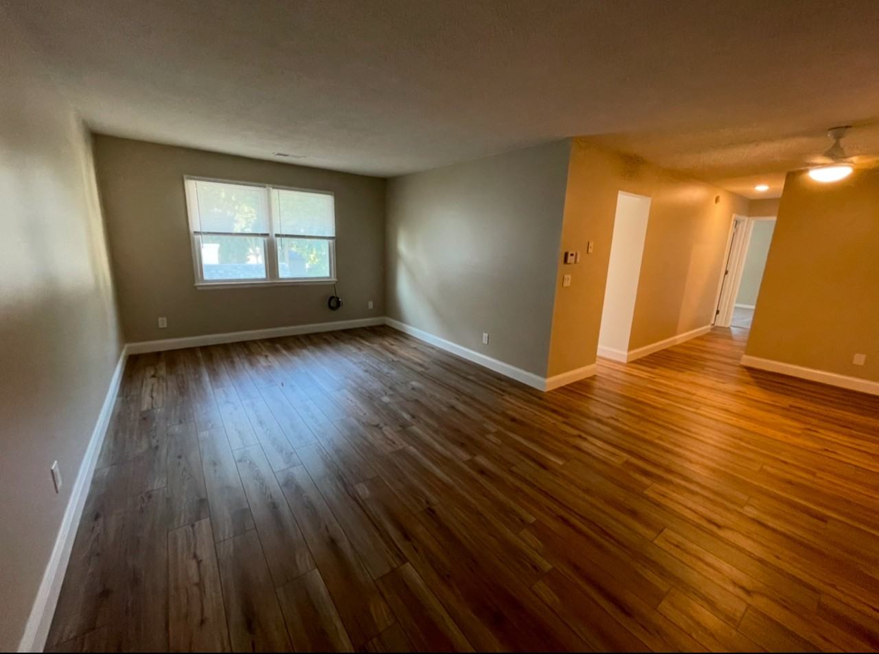 105 East Sands Street - Photo 5 of 13