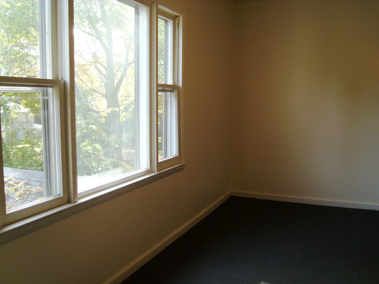 Fayette St E 36 - Photo 4 of 9