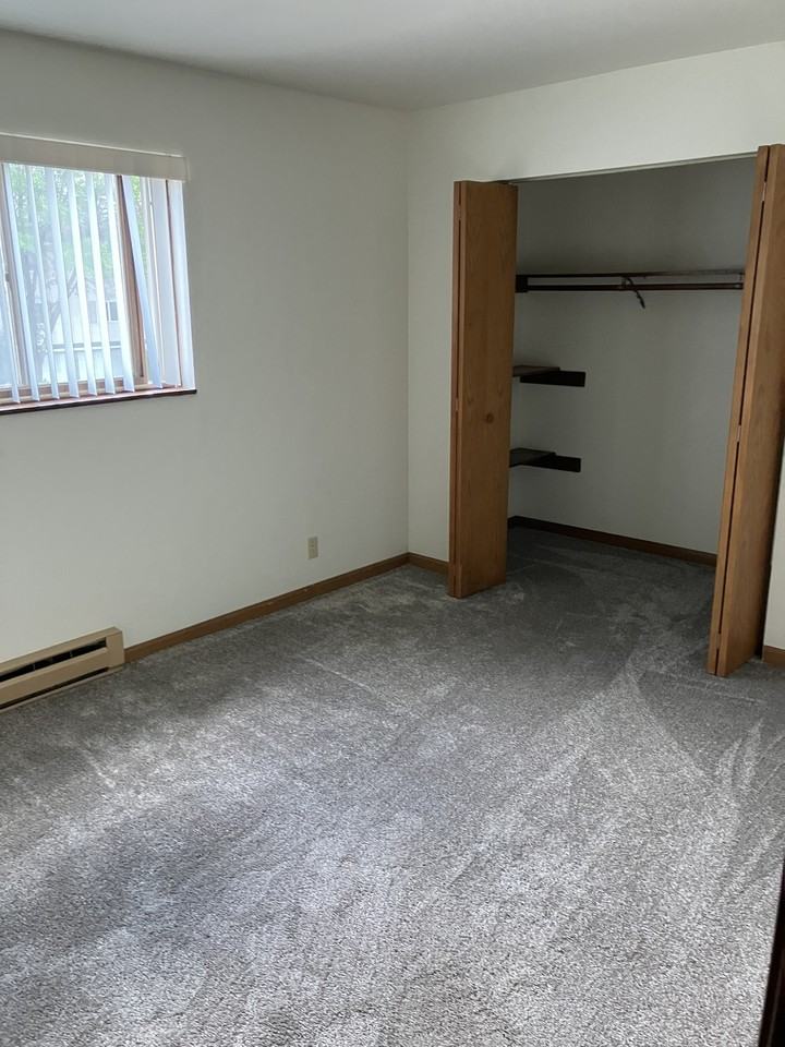 376 Lincoln Street - Photo 4 of 23