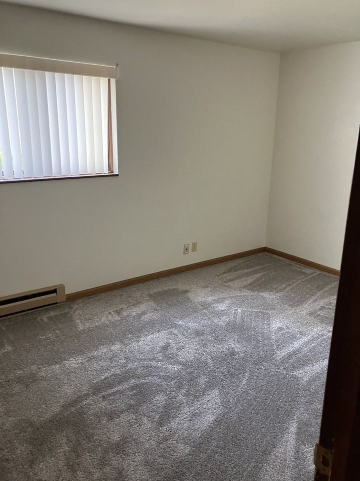 376 Lincoln Street - Photo 5 of 23