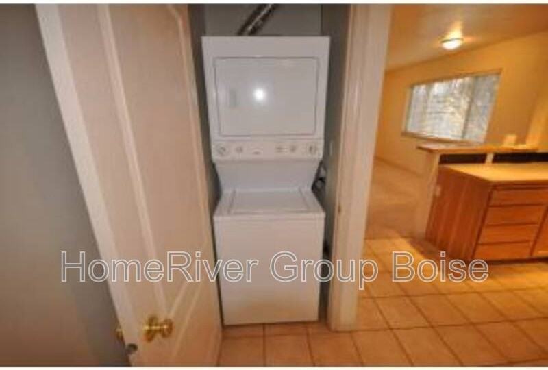 2296 W Kootenai St - Photo 6 of 8