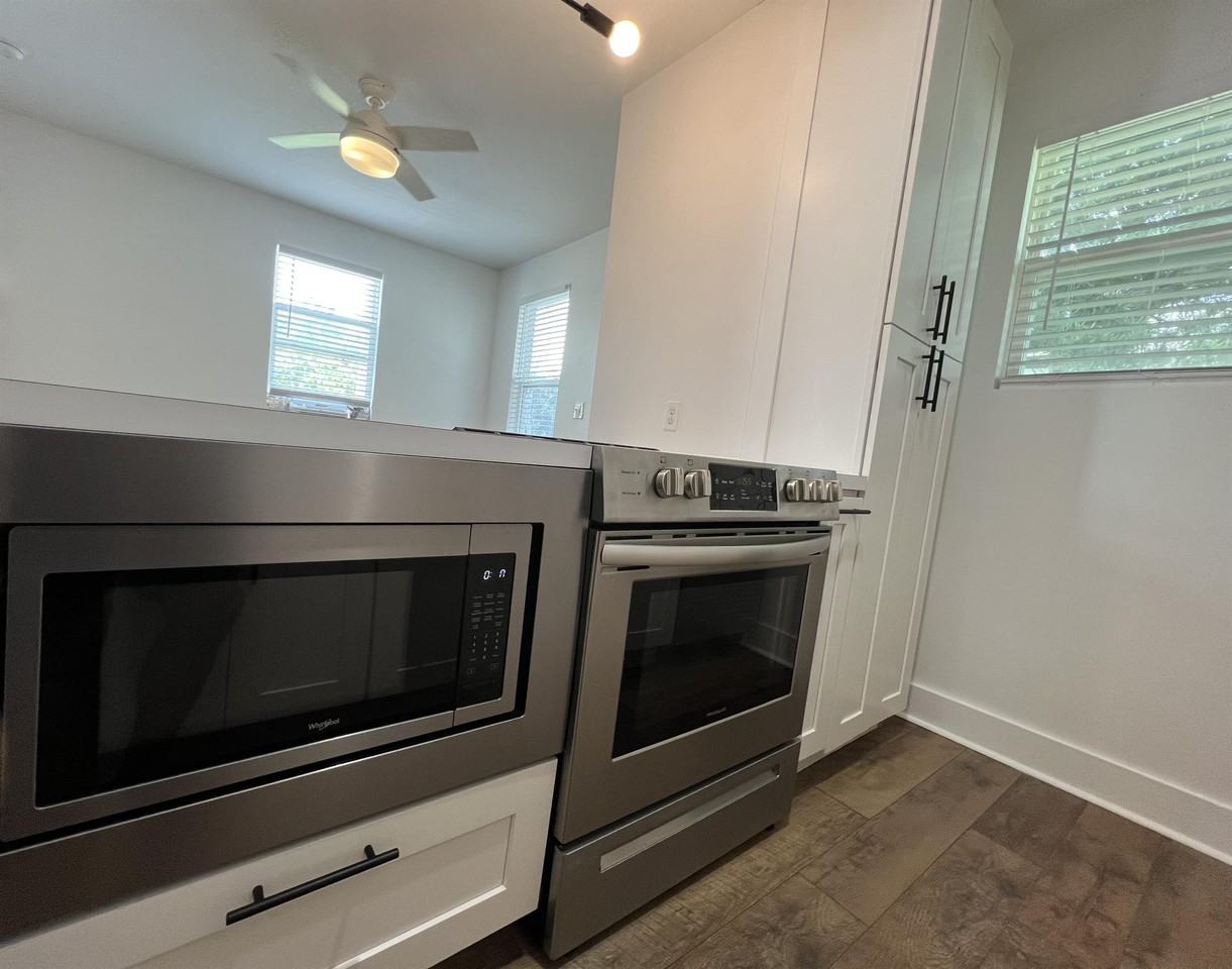 821 2nd Street North - Photo 3 of 30