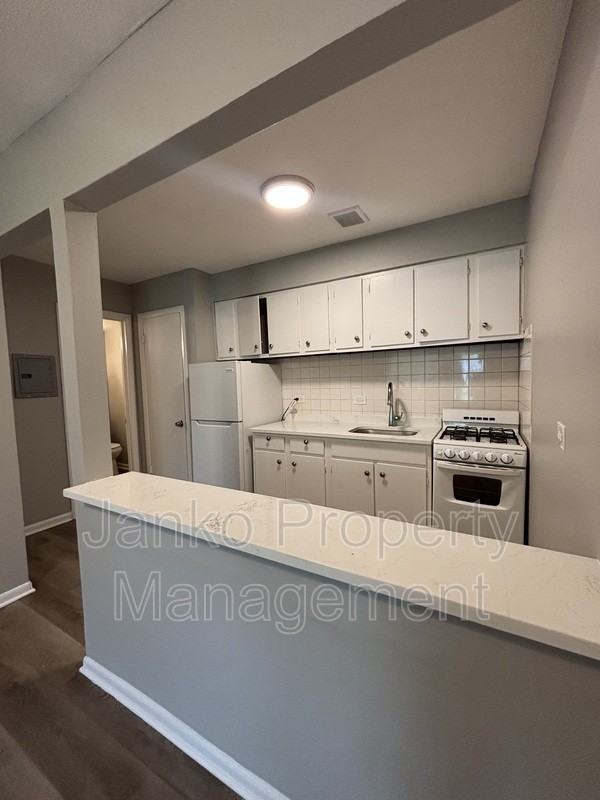 3331 Commercial Ave #9 - Photo 3 of 5