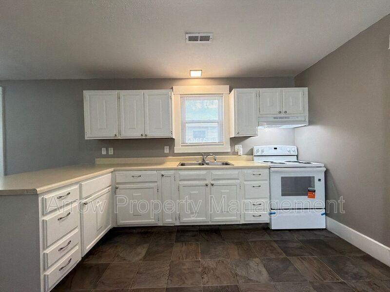 2234 Dudley St - Photo 4 of 11
