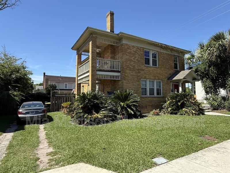501 Maupas Ave - Photo 2 of 22