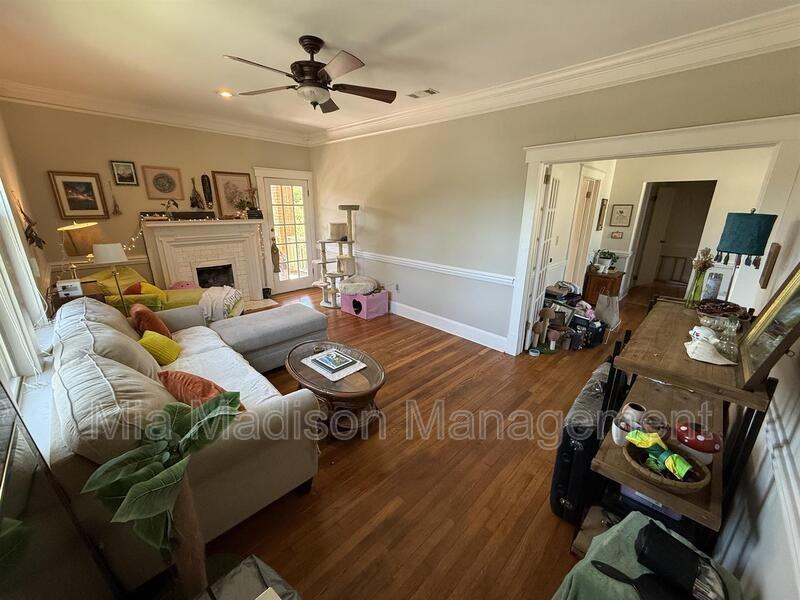 501 Maupas Ave - Photo 3 of 22
