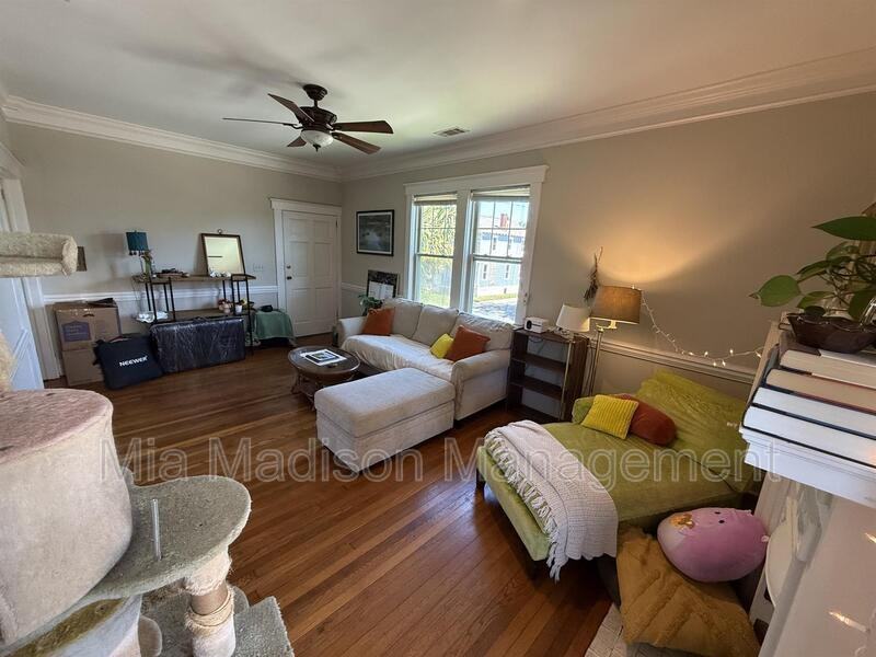 501 Maupas Ave - Photo 4 of 22