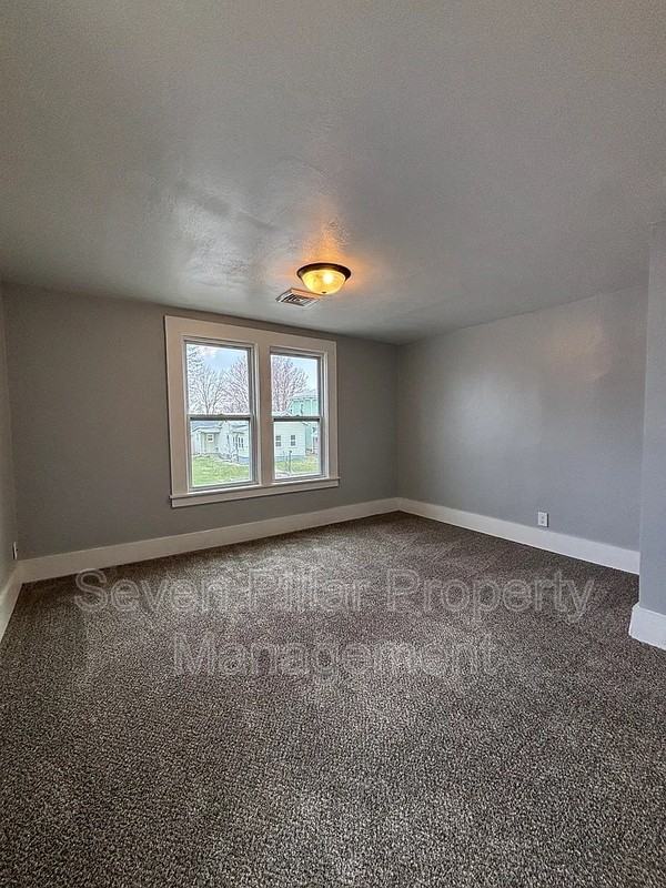 703 E 4th St - Photo 5 of 15