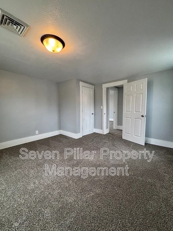 703 E 4th St - Photo 6 of 15