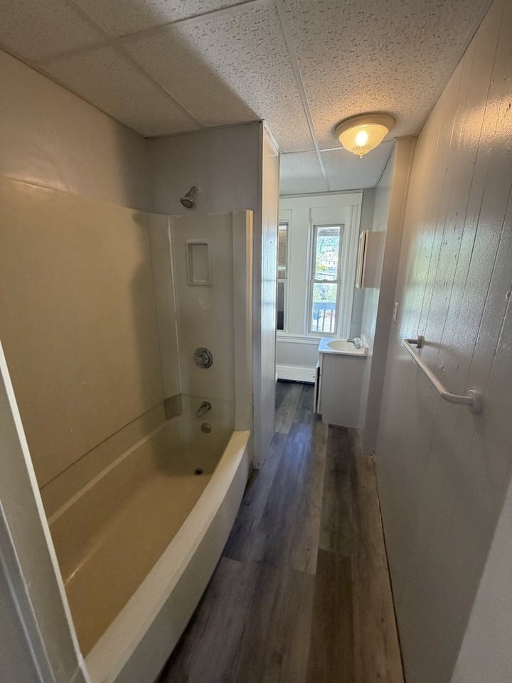 329 North Front Street - Photo 6 of 7