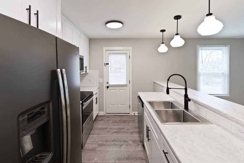 2502 Sharondale Dr #C - Photo 5 of 21