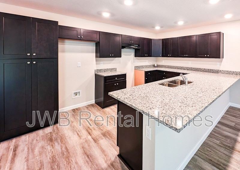 3134 Phyllis St - Photo 2 of 15