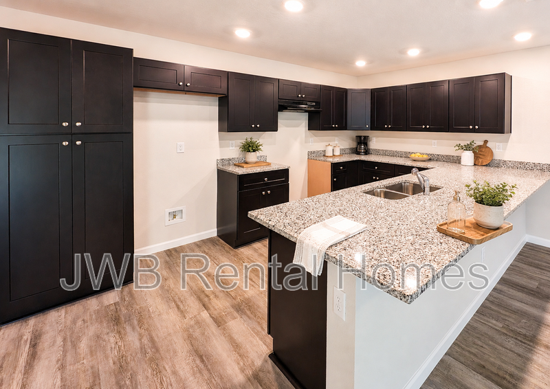 3134 Phyllis St - Photo 3 of 15
